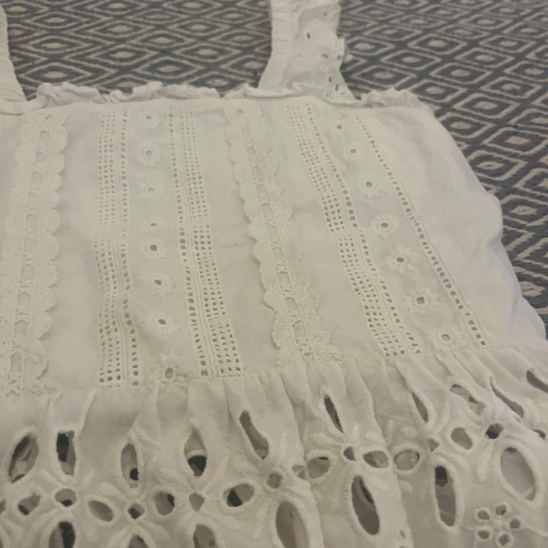 Vit spetsprydd topp - 91