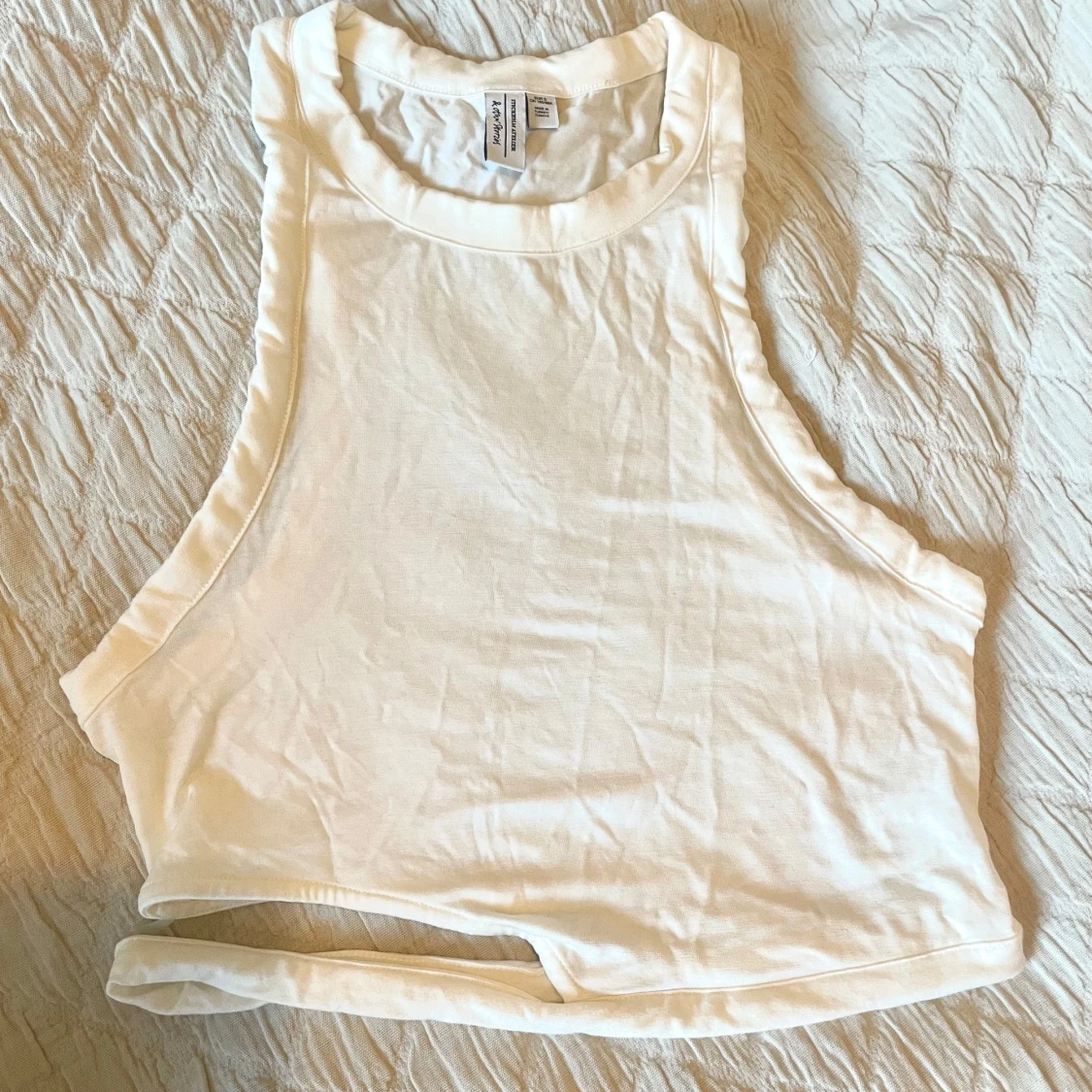 &OtherStories topp med cut-out