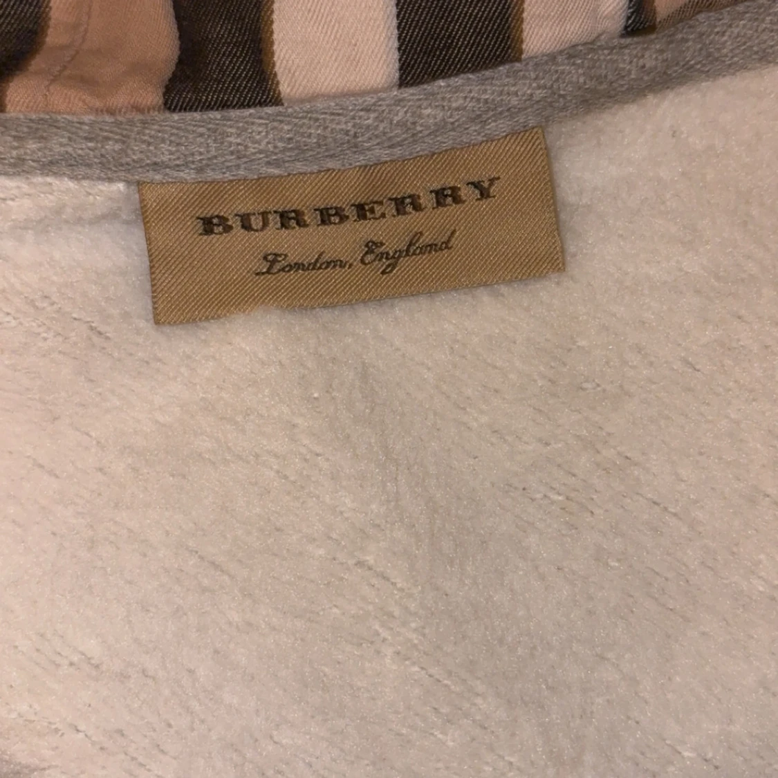 Grå Burberry zip  - 91