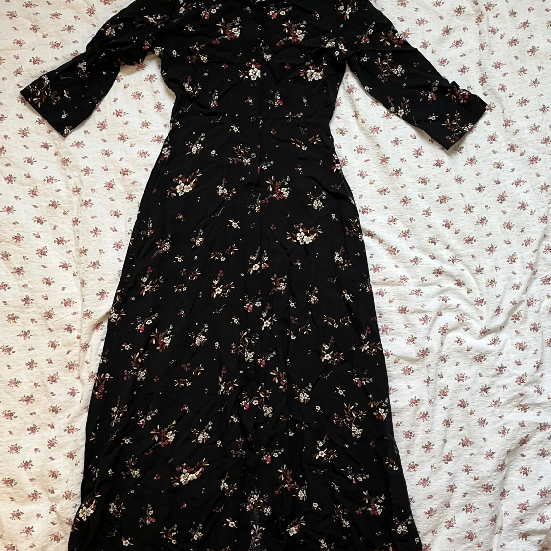 Svart blommig långklänning från Mango