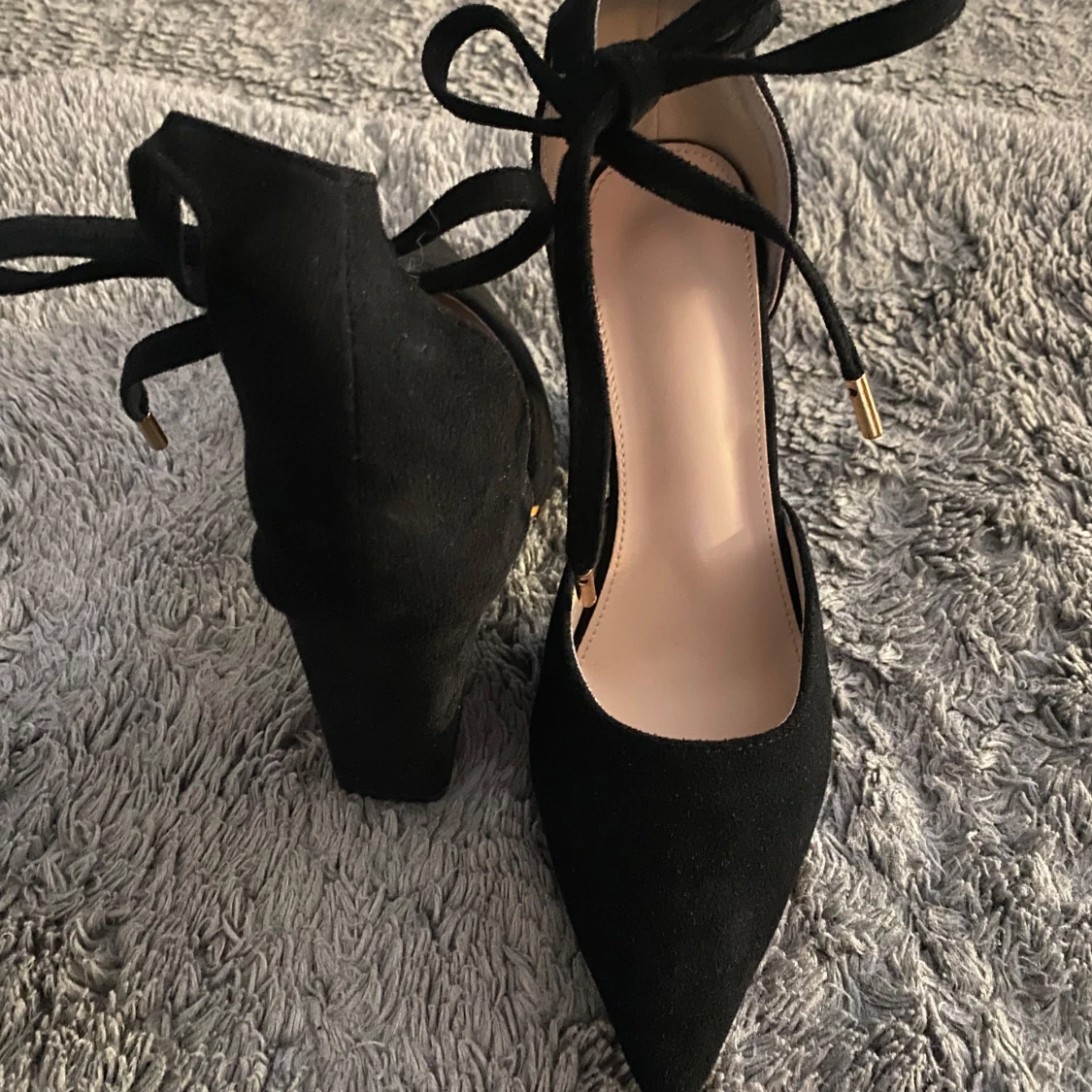 Svarta klackskor med knytband - 1