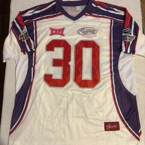 Supreme Sudden death jersey - S  - Supreme sudden death jersey, riktigt fet colourway som många kändisar haft på sig. Storlek: S men baggy (Obs: Kan vara rep, därför är priset inte <1000, köpt second hand - Mycket bra kvalitet)