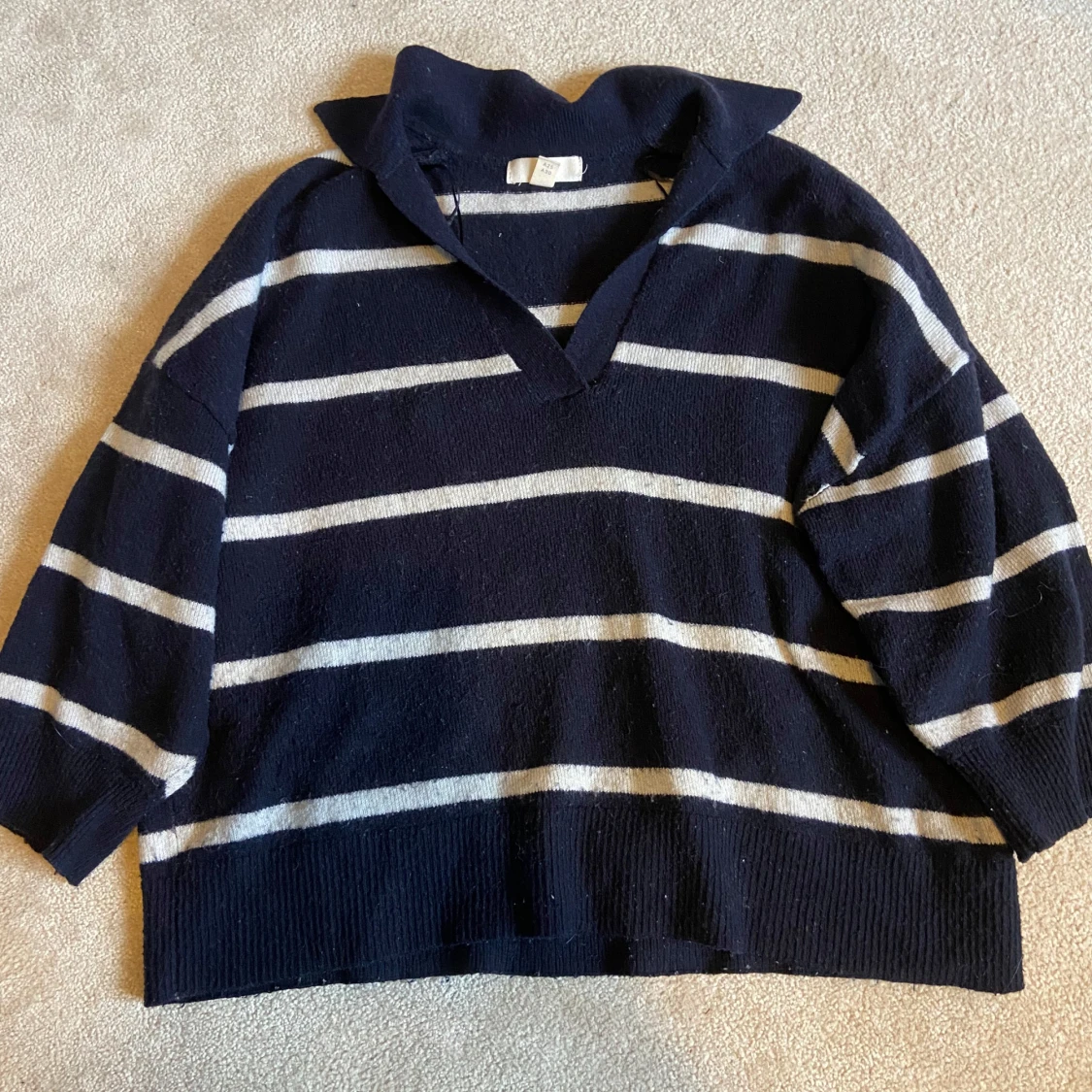 Mörkblå randig tröja - 90