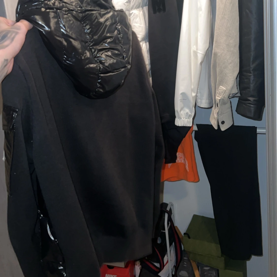 Svart glansig jacka från Moncler - 91