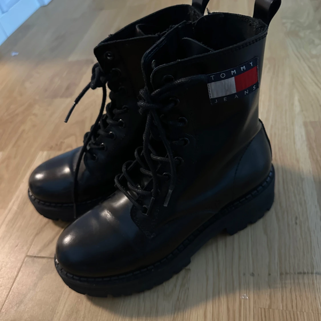 Svarta boots från Tommy Jeans - 90