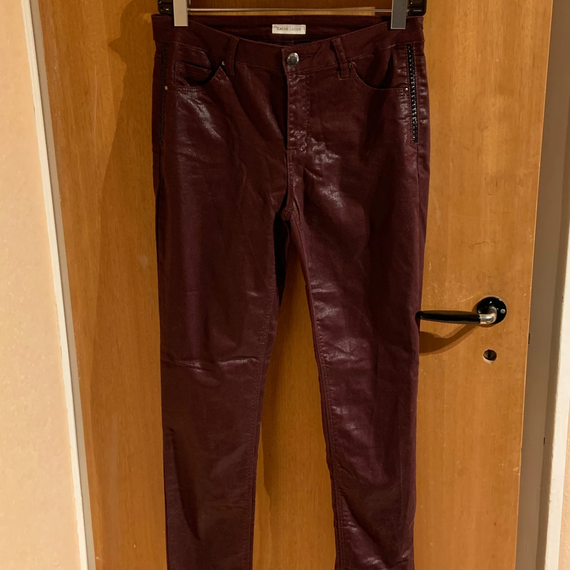 Vinröda byxor från Cache Cache