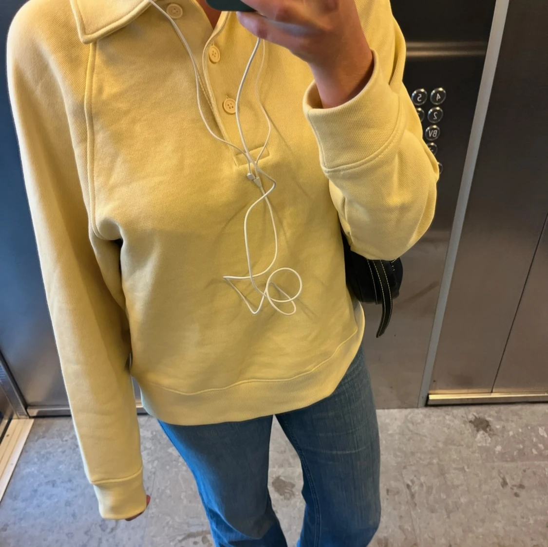 Gul sweatshirt med krage