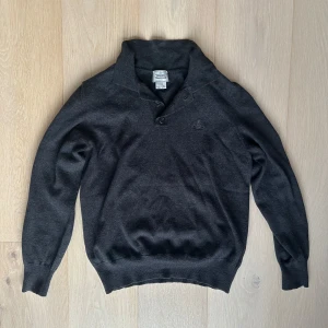 Vivienne Westwood  - Vivienne Westwood polo i 100% ull. XL på lappen men sitter mer som en S. Skriv för mått!