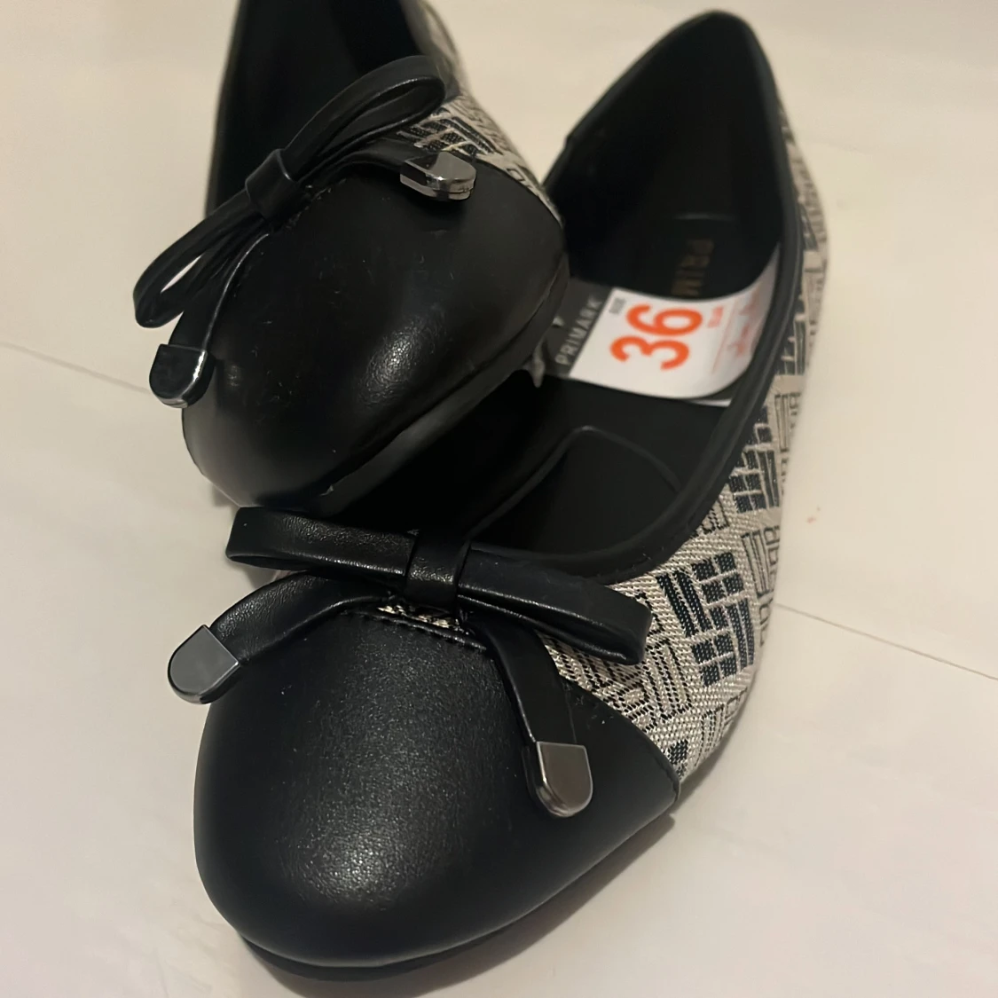 Svart och vit ballerinasko från Primark - 90