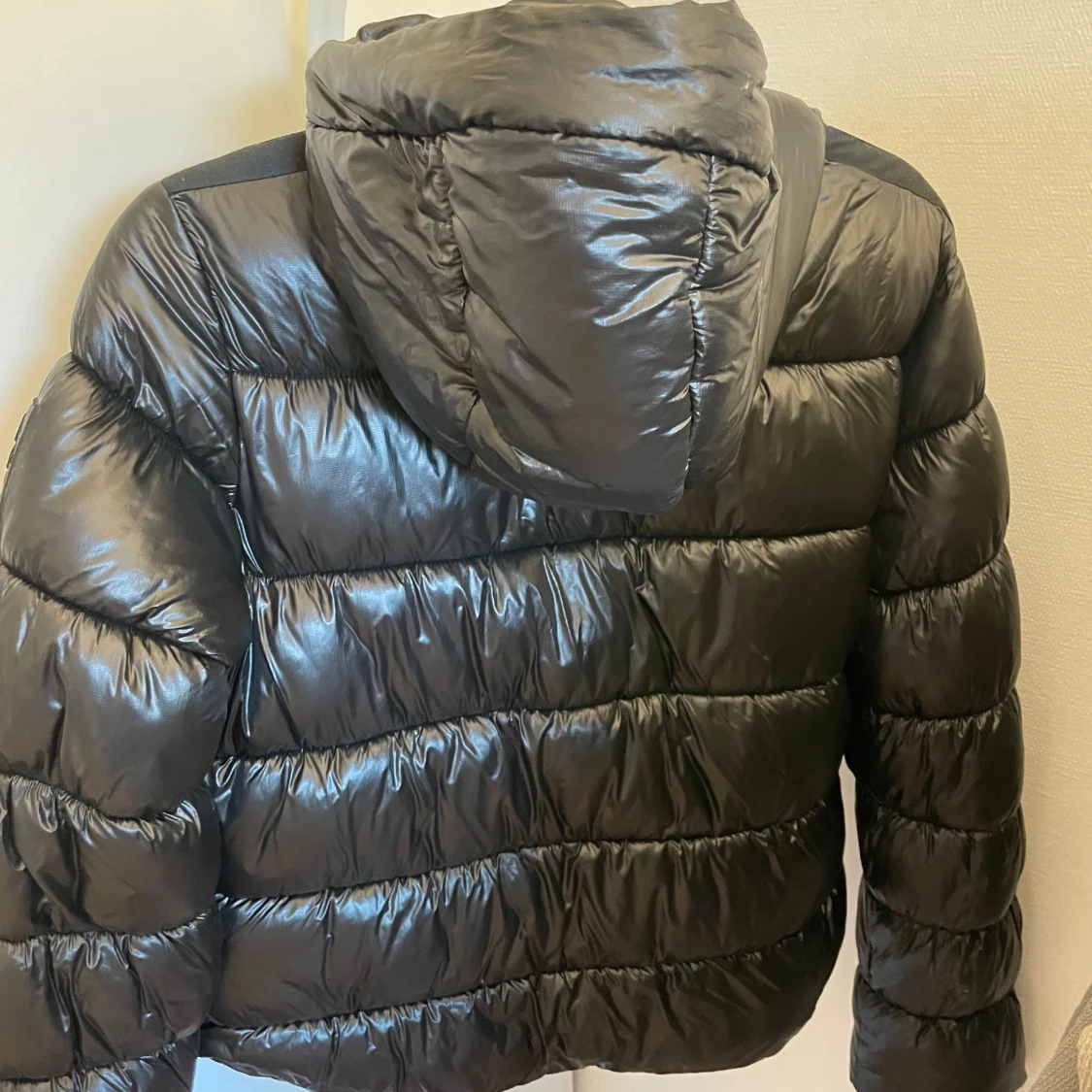 Svart pufferjacka från Superdry - 90