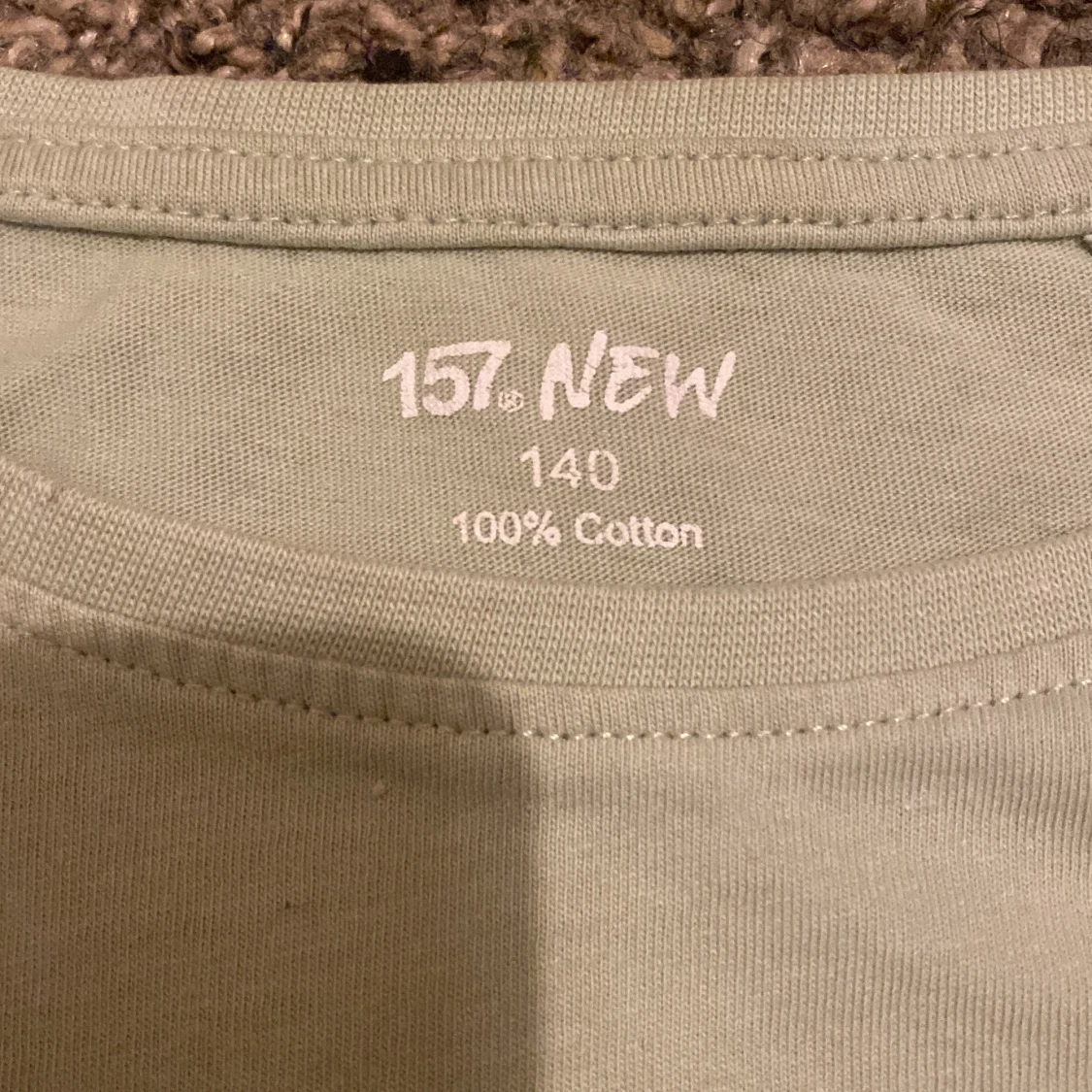 Grön croppad t-shirt med blommor - 91