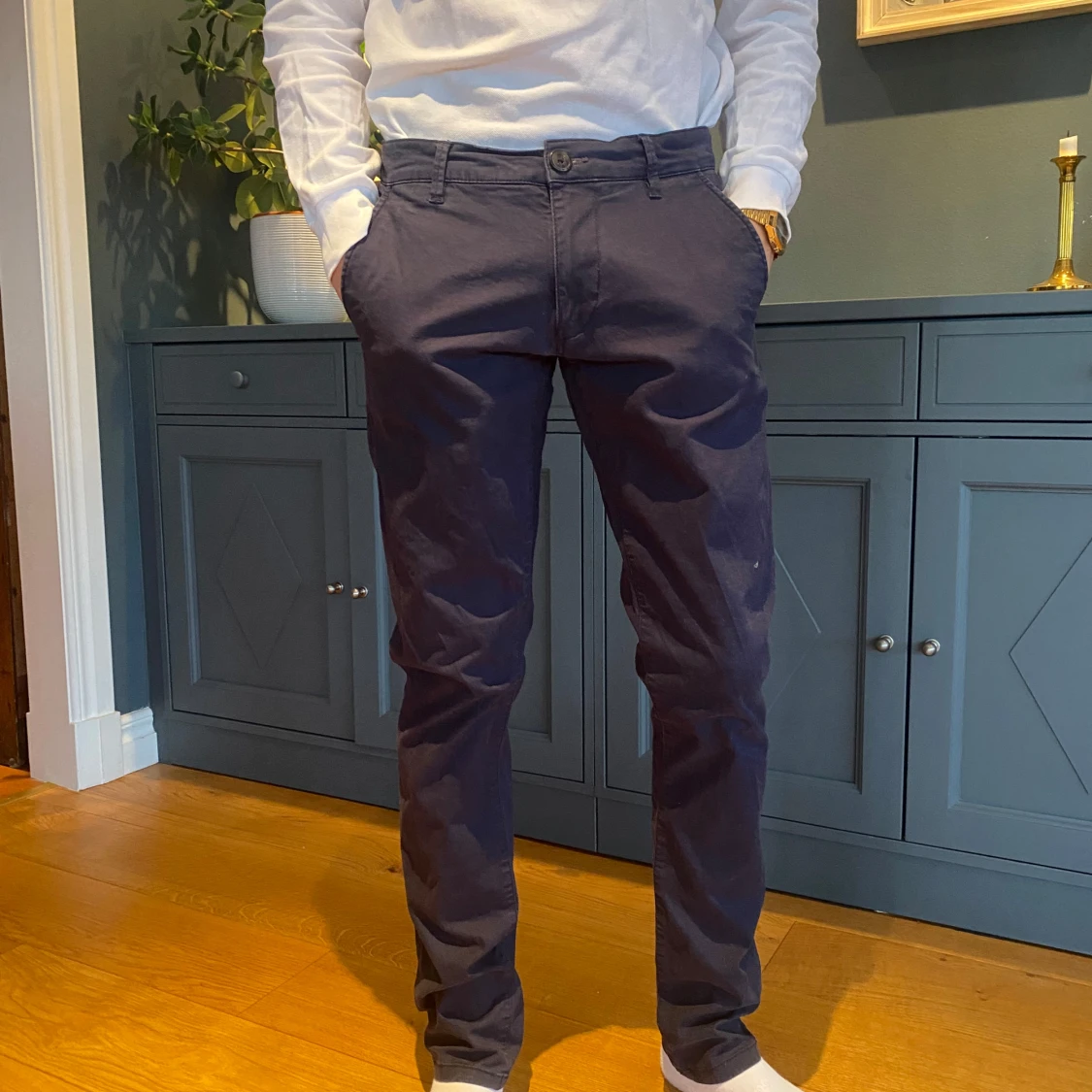 Mörkblå chinos från Selected Homme