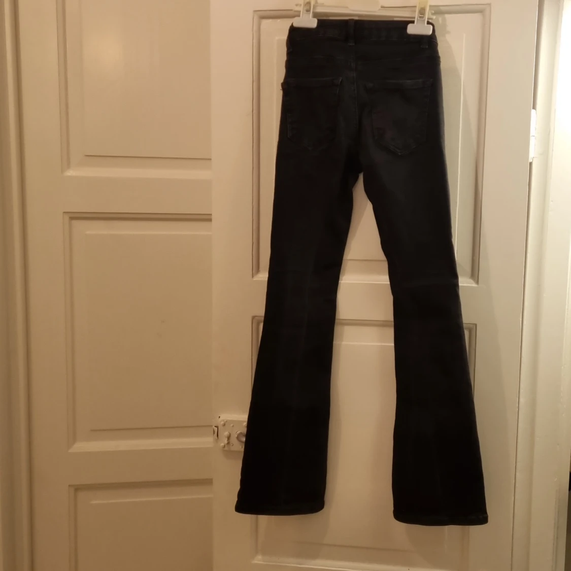 Svarta bootcut jeans från Grunt - 91