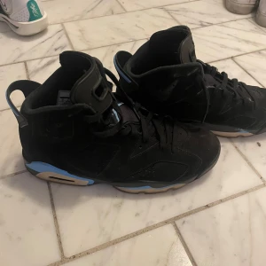 Jordan 6 retro unc - Säljer min jordan 6 retro unc för har inte använt dom på 3 år. Finns tydligen tecken på användning men inget som är trasigt