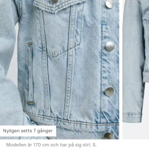 Jeansjacka från bikbok  - Den har inga skador, jättesnygg och är nyskick 