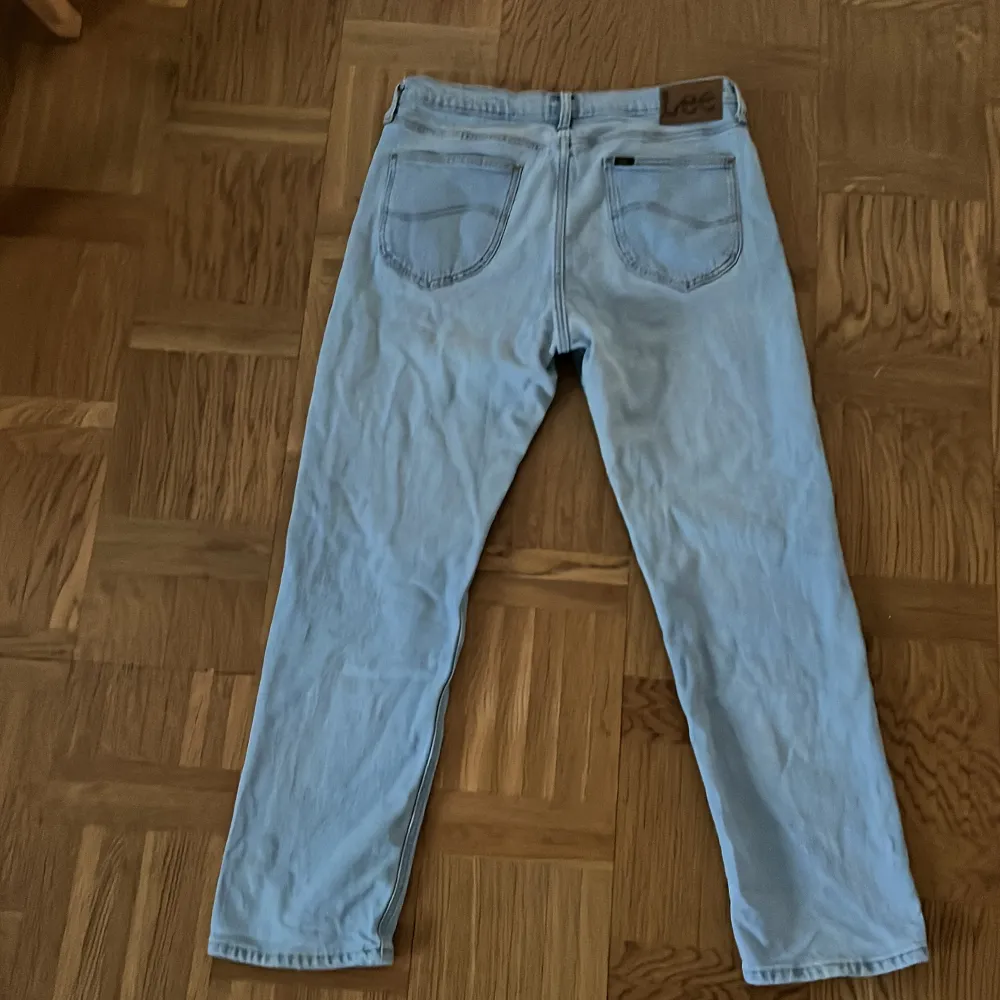 Lee jeans, skick 9/10. Paketet skickas inom 2 dagar. Hör av er vid frågor. Jeans & Byxor.