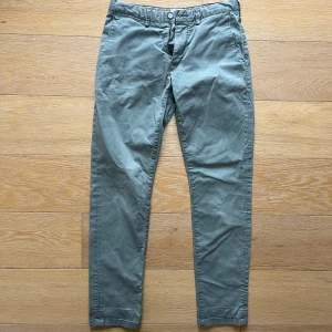 Gröna chinos från Brothers - Gröna chinos. Bowery slim fit - East West W 30” L 32” Sparsamt använda och i gott skick