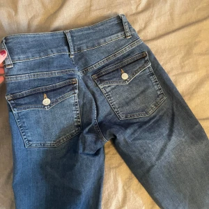 Nelly jeans  - Super snygga jeans ifrån Nelly, är uppsprättade lägst nerför (skriv för bild) nypris 699