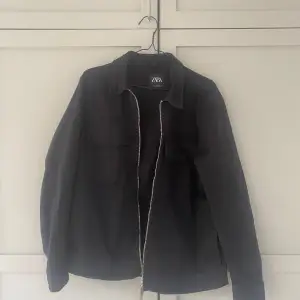 Overshirt på ZARA size L i bra skick 