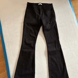 Svarta bootcut jeans - Säljer ett par svarta bootcut jeans i bra skick. De är från Lindex i st 170. 🖤