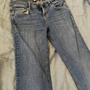 Zara jeans - Bootcut zara jeans. Fina förutom något märke längst ner. Har fler på min profil pga rensning