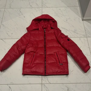 Röd Jacka - Storlek XS Fint skick