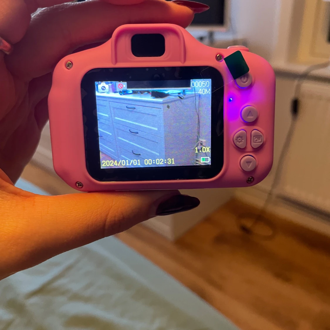 Liten rosa digitalkamera - 90