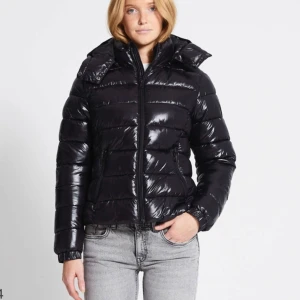 Lager 157 jacka  - Slutsåld lager jacka i fel storlek för liten för mig helt ny använd 1 gång för att prova💞