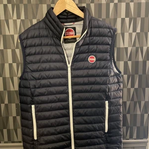 Colmar väst - Tjena, säljer en riktigt fet Colmar väst i väldigt bra skick, storlek 46/S 