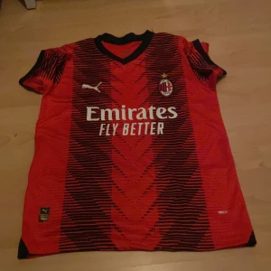 Milan tröja  - Ny skick 
