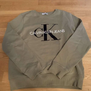 Calvin Klein tröja - Använd en del. Väldigt skön. 