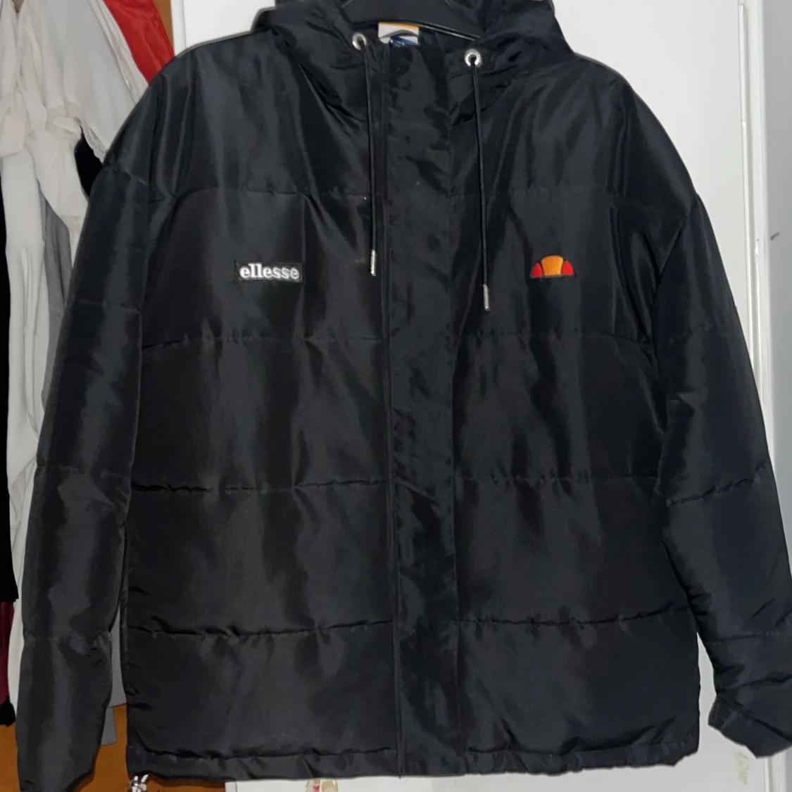 Svart pufferjacka från Ellesse