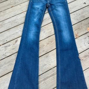 Vintage jeans - Super snygg jeans från original🌸 säljer då dom är försmå för mig! Mått på de två sista bilderna💕