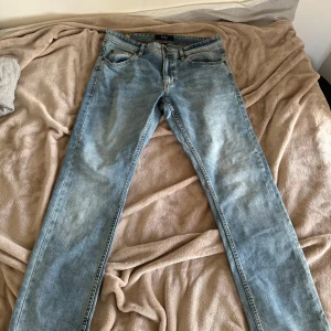 Jeans - Jeans från newyorker, nästan helt oanvända i storlek 30/30. Inga defekter. Fraktar men kan även mötas upp i malmö 🤝