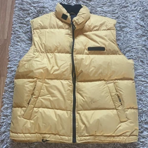 Hugo Boss väst - Bra stick, använd nån gång bara 