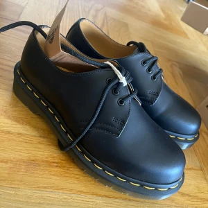 Helt nya Dr. Martens  - Helt nya, aldrig använda.   St 35