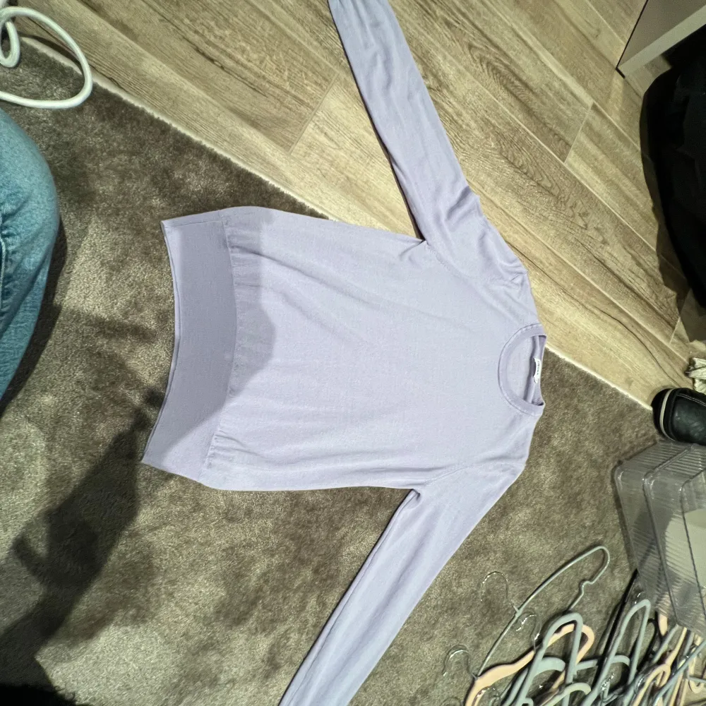 Fillipa k tröja i färgen lila 💜 Nypris: 2499kr Priset kan diskuteras🥰. Neuletakit & Villapaidat.