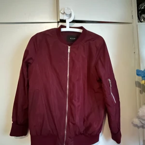 Bomberjacka  - Använd fåtal gånger och i bra skick