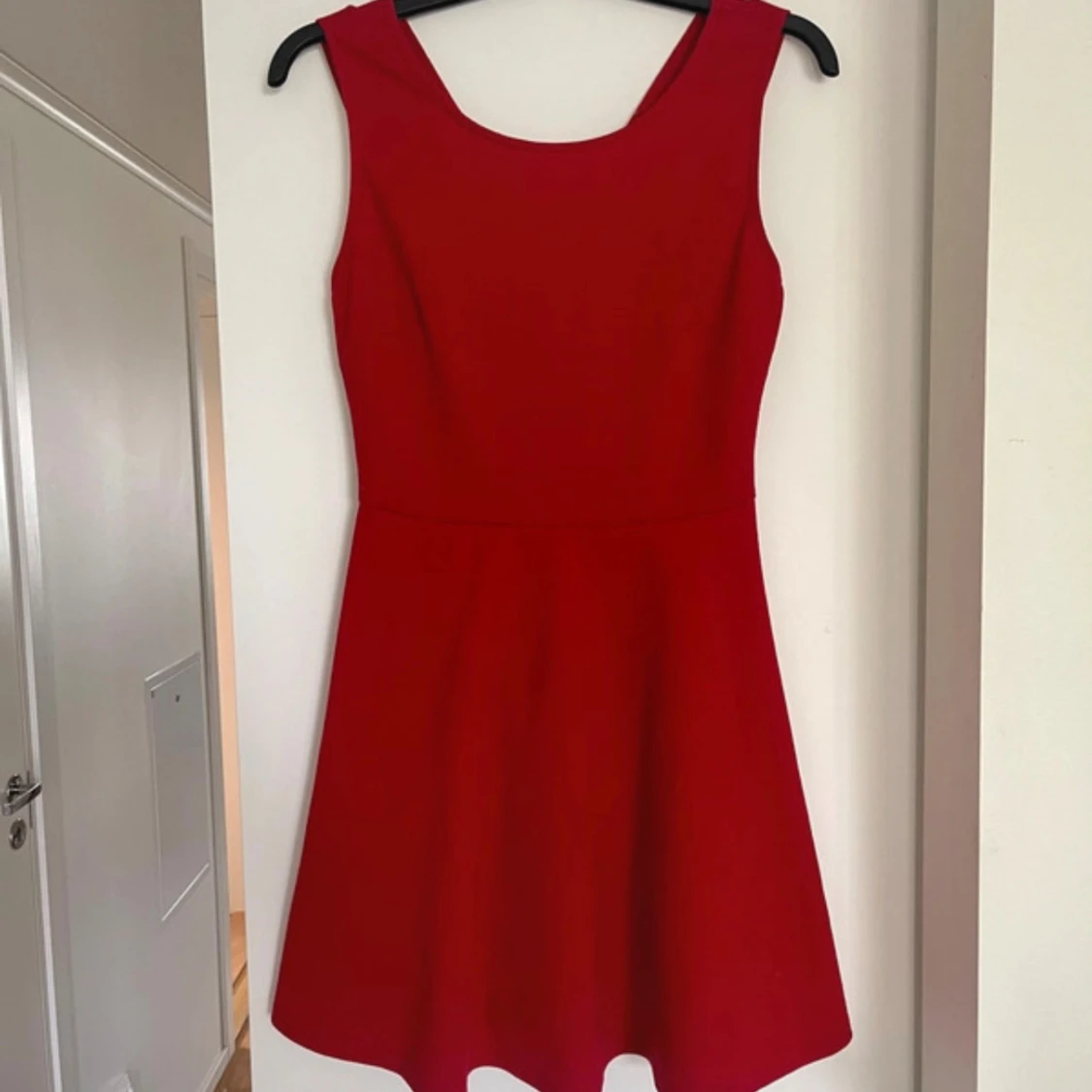 Röd ärmlös klänning