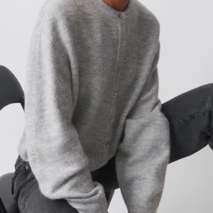 stickad kofta  - helt ny, oanvänd 💗