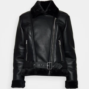 Jacka - Intresskoll på min jacka från only köpte den för 1000kr i våras den är fortfarande i bra sick