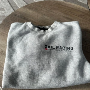 Sail racing sweatshirt - Skick 9/10 Använd fåtal gånger  Pris kan diskuteras Skriv för mer bilder 