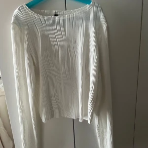 Topp - Säljer denna toppen/blusen då den inte kommer till användning! Har en lika Dan i marinblå till salu 🩷