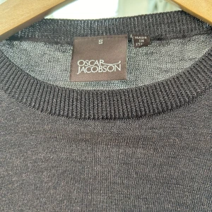 Oscar jacobson tröja - Brun Oscar jacobson tröja i toppskick