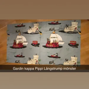 Gardin kappa Pippi Långstrump  - Säljer en jätte fin gardin kappa Pippi Långstrump 