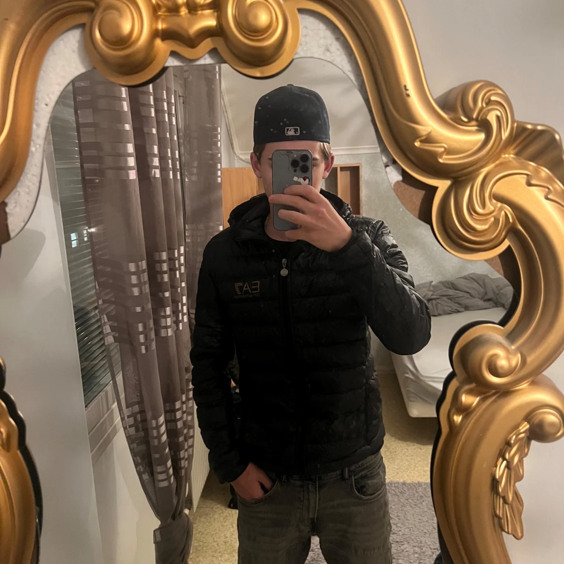 Svart pufferjacka från EA7