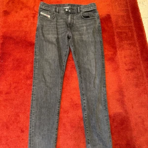 Diesel jeans - Grymt snygga och bekväma diesel jeans. Inga defekter förekommer