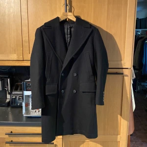 HUGO BOSS rock - Rock från boss perfekt för vintern, nyskick 