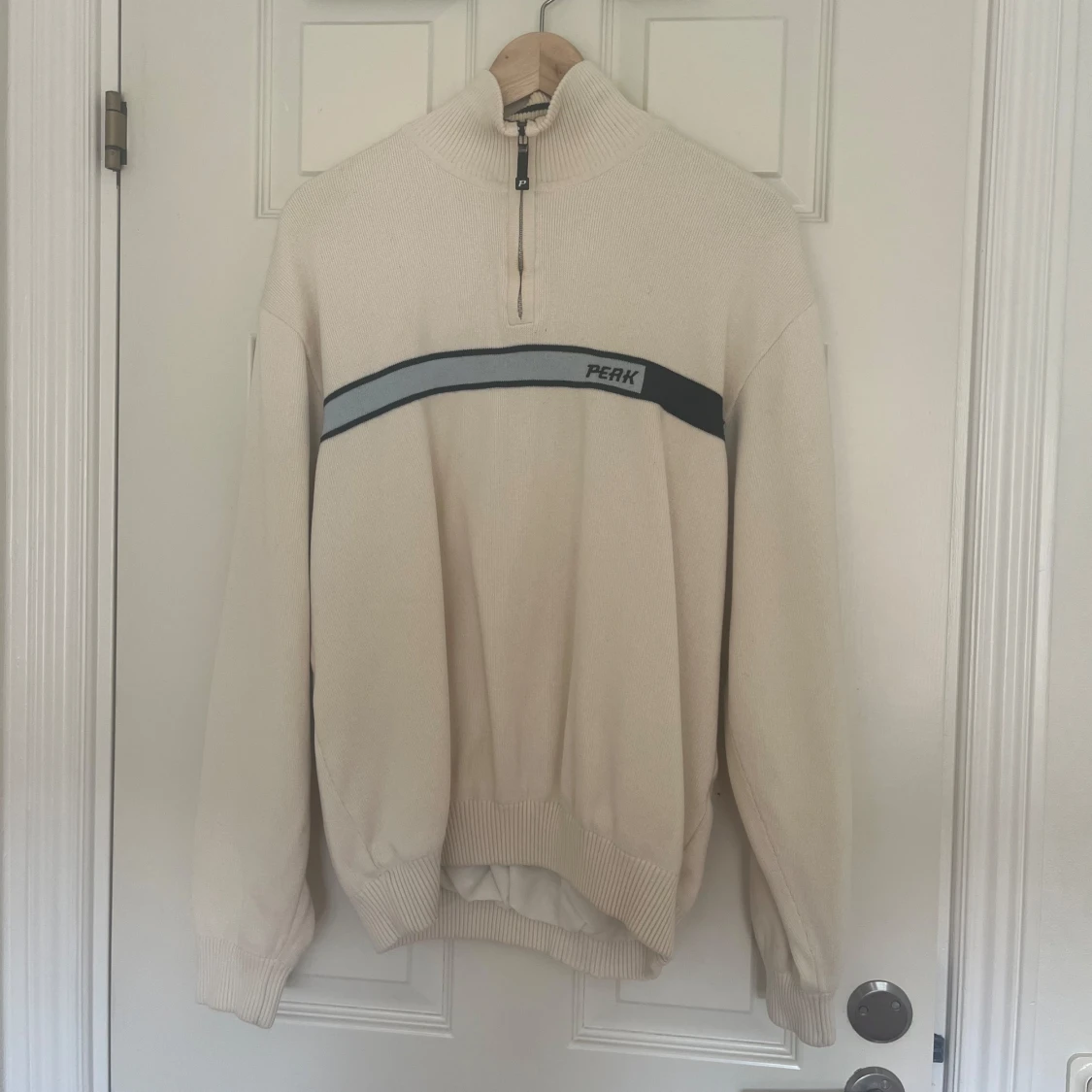 Beige tröja med dragkedja från Peak