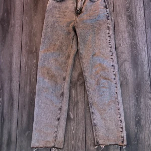 Jeans - Ett par jeans som endast är använda ett fåtal gånger 